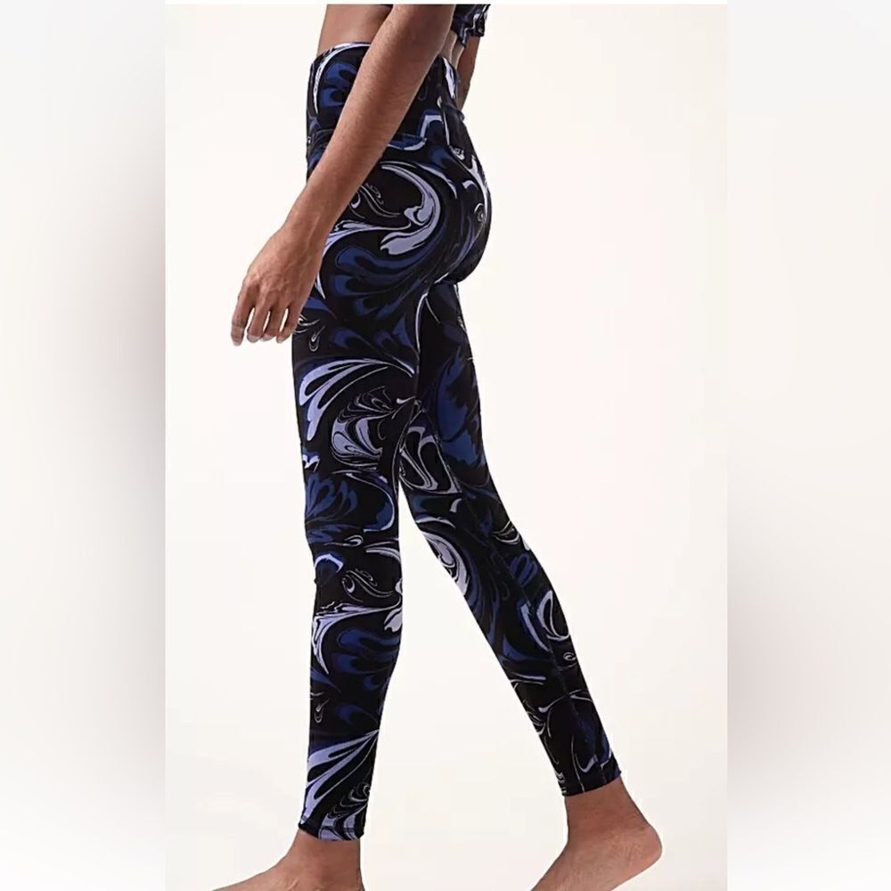 Athleta Women's Elation Velvet Tight Small Color Agate Paisley Black